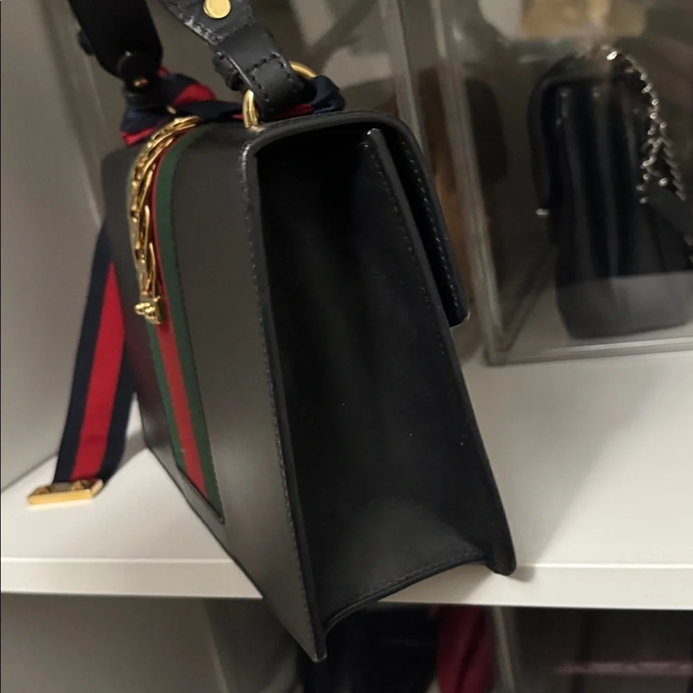 Authentic Gucci Sylvie Medium Black and Green Shoulder Bag w/ bow